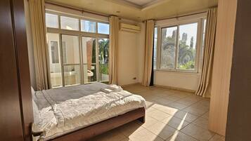 4 bedrooms, WiFi, bed sheets