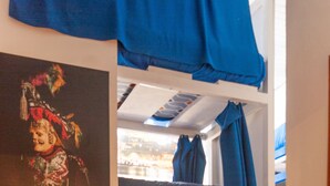 이코노미 공용 도미토리, 침대(여러 개)