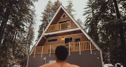 Cozy 1-bedroom cabin in enchanting Leavenworth with cedar hot tub /STR000211