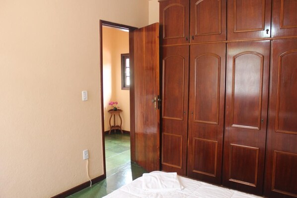3 bedrooms, WiFi, bed sheets