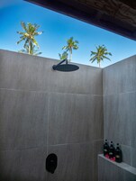 Deluxe Bungalow With Private Pool | Bathroom | Shower, rainfall showerhead, free toiletries, hair dryer