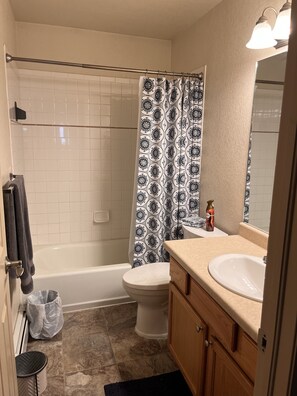 Handtücher, Seife, Toilettenpapier