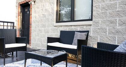 Your Home Away from home -12 mins from Downtown