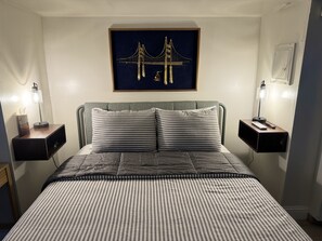 Desk, iron/ironing board, travel crib, free WiFi - Charming Midtown Studio at Ice Blocks (Sacramento)