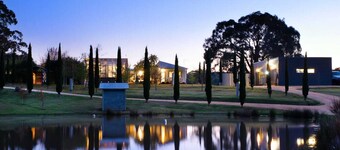 Welcome Paddock Solar Pool & Spa- Great for Summer