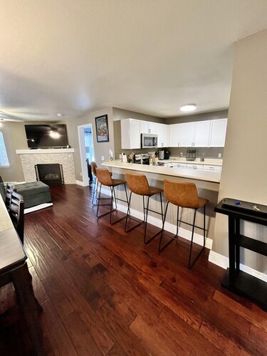 Comfy ski condo with convenient hot tub access.  Close to Beaver Creek and Vail!