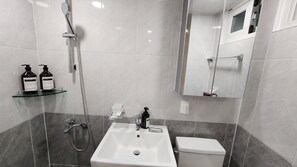 Superior Double Room | Bathroom | Slippers
