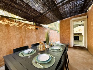 屋外ダイニングエリア