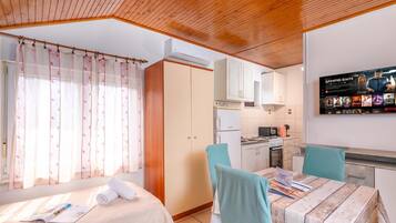 Standard Studio, Microwave, Mountain View (Studio Apartment Iva Rijeka Suburbs) | Private kitchen