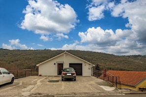 Estudio estándar, microondas, vistas a la montaña (Studio Apartment Iva) | Jardines del alojamiento