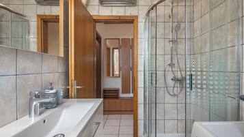 Standard Studio, Mountain View, Mountainside (Studio Apartment Iva) | Bathroom | Shower, towels, soap, shampoo