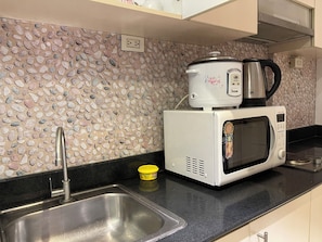Fridge, microwave, stovetop, electric kettle