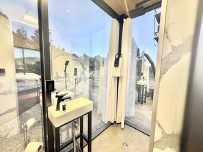 Dusche, Haartrockner, Handtücher