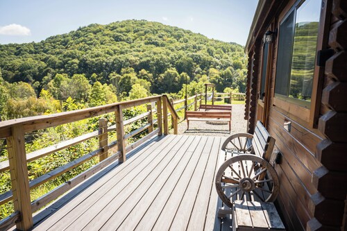 The Overlook Cabin near Grayson Highlands - Arcade & Theater