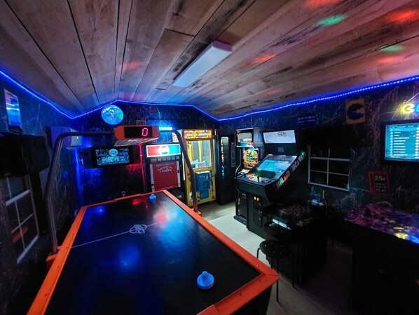 Games room - The Overlook Cabin near Grayson Highlands - Arcade & Theater (Mouth of Wilson)