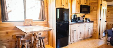 雪櫃、微波爐、焗爐、爐具