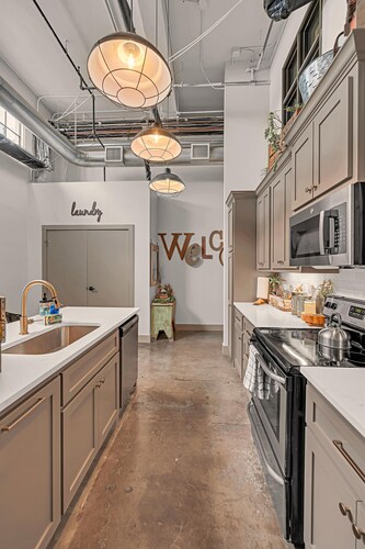 Waco Memory Lane, Downtown Luxury Loft- Steps to Silos/Baylor/McLane