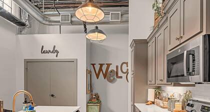 Waco Memory Lane, Downtown Luxury Loft- Steps to Silos/Baylor/McLane