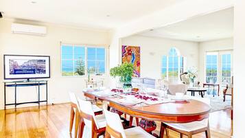 Family House | In-room dining