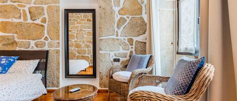 1 habitación, tabla de planchar con plancha, wifi y ropa de cama