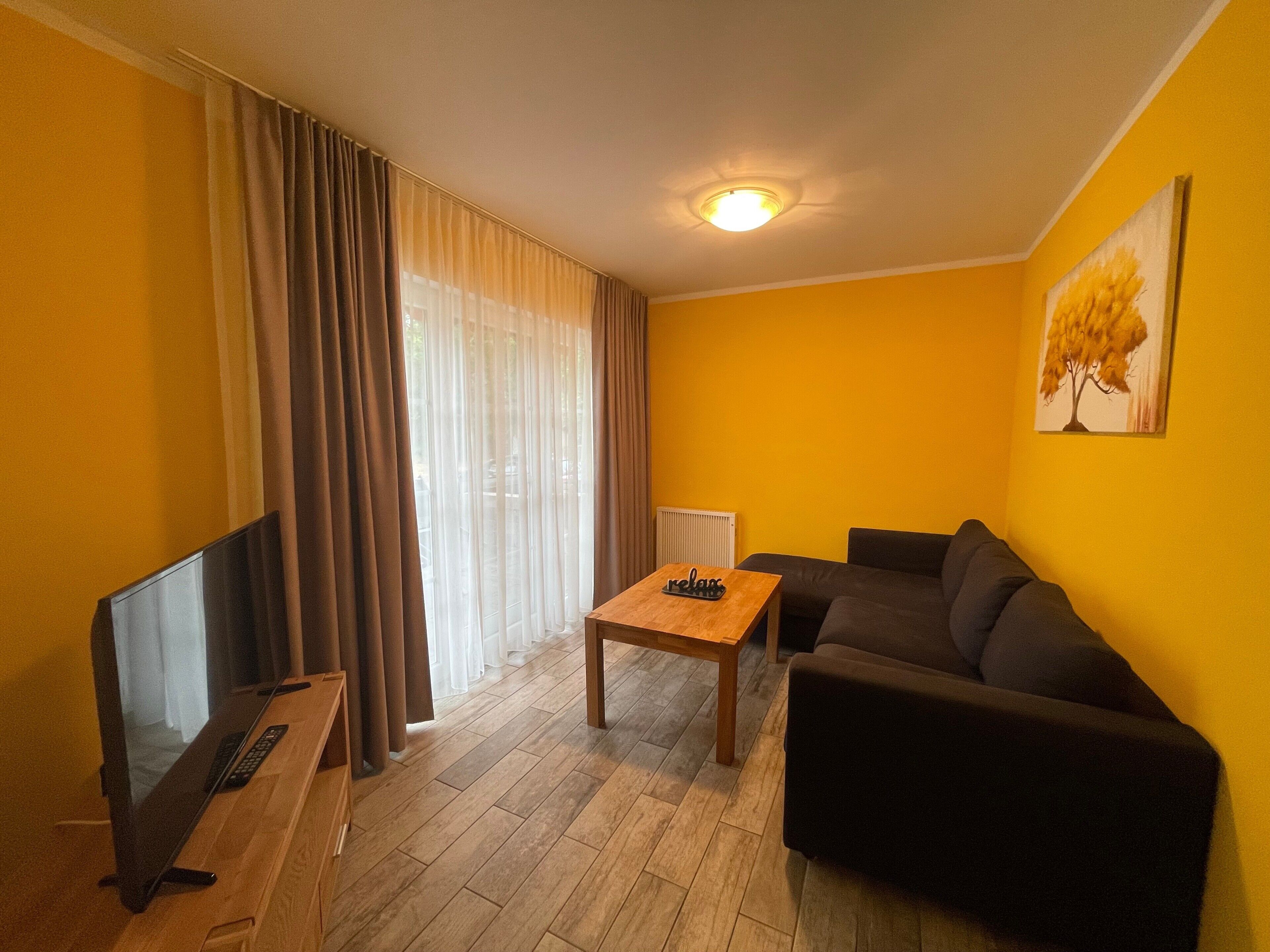 TV, tavolo da ping pong