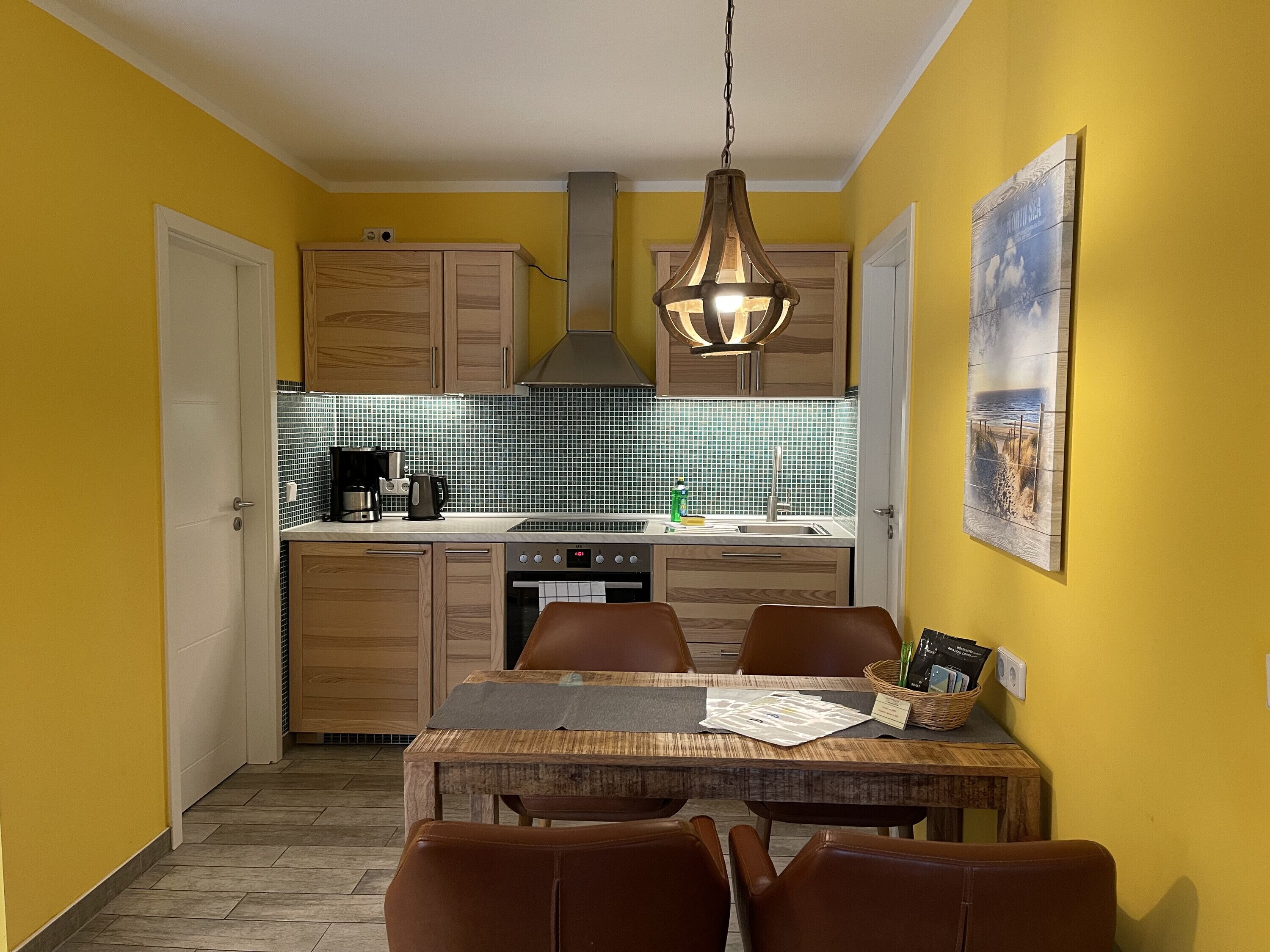 Fridge, oven, stovetop, coffee/tea maker