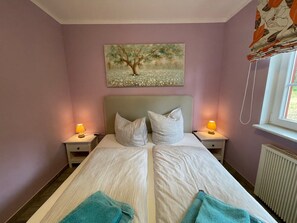 2 bedrooms, free WiFi, bed sheets - Holiday Home 'Pirol' with Private Terrace, Private Garden and Wi-Fi (Zossen)