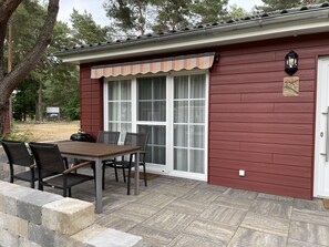 Outdoor dining - Holiday Home 'Eichelhäher' with Private Terrace, Private Garden and Wi-Fi (Zossen)