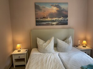 2 bedrooms, free WiFi, bed sheets - Holiday Home 'Eichelhäher' with Private Terrace, Private Garden and Wi-Fi (Zossen)