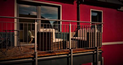 Apartment 'Ferienwohnung Am Bärenstein' with Balcony and Wi-Fi