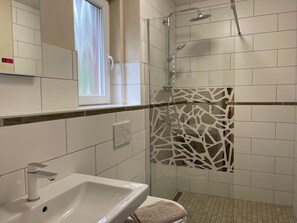 Douche, serviettes fournies