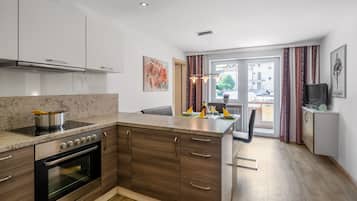 Fridge, oven, stovetop, dishwasher