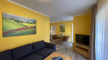 Fernseher, Tischtennisplatte