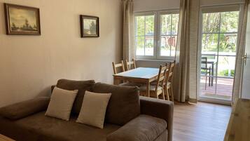 Fernseher, Tischtennisplatte