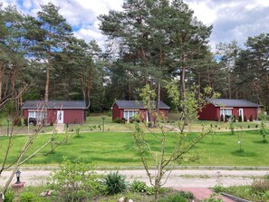 Property grounds - Holiday Home 'Ferienhaus Weitblick' with Private Terrace, Private Garden and Wi-Fi (Zossen)