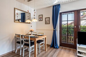 Dining - Apartment 'Fewo Zeus' with Private Terrace and Wi-Fi (Todtmoos)
