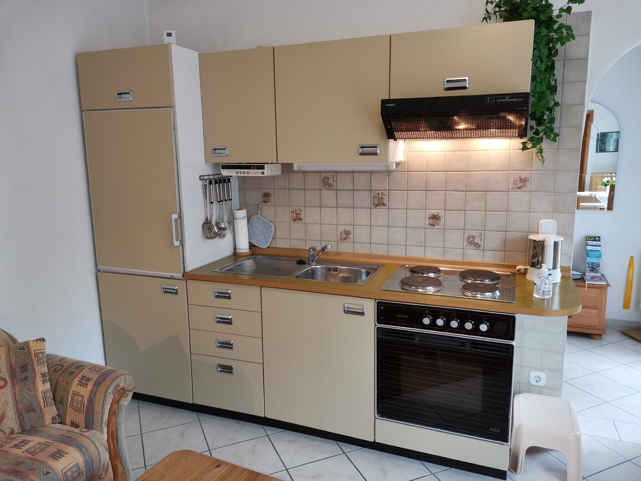 Refrigerador, horno, placa de cocina, cafetera/tetera