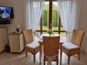 Dining - Apartment 'Ferienwohnungen Evi Opp - Evita' with Private Terrace, Private Garden and Wi-Fi (Brodersdorf)