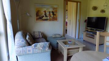 Fernseher, DVD-Player, Stereoanlage