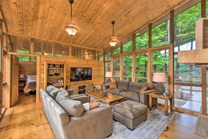 House (5 Bedrooms) | Interior