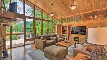 House (5 Bedrooms) | Front of property