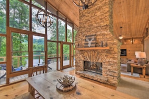House (5 Bedrooms) | Interior