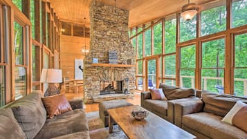 House (5 Bedrooms) | Interior