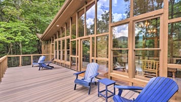 House (5 Bedrooms) | Interior