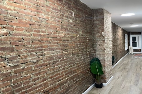 内装. Brick City Dreams A minute away from The Prudential Center! 4 mins from NJ PAC!