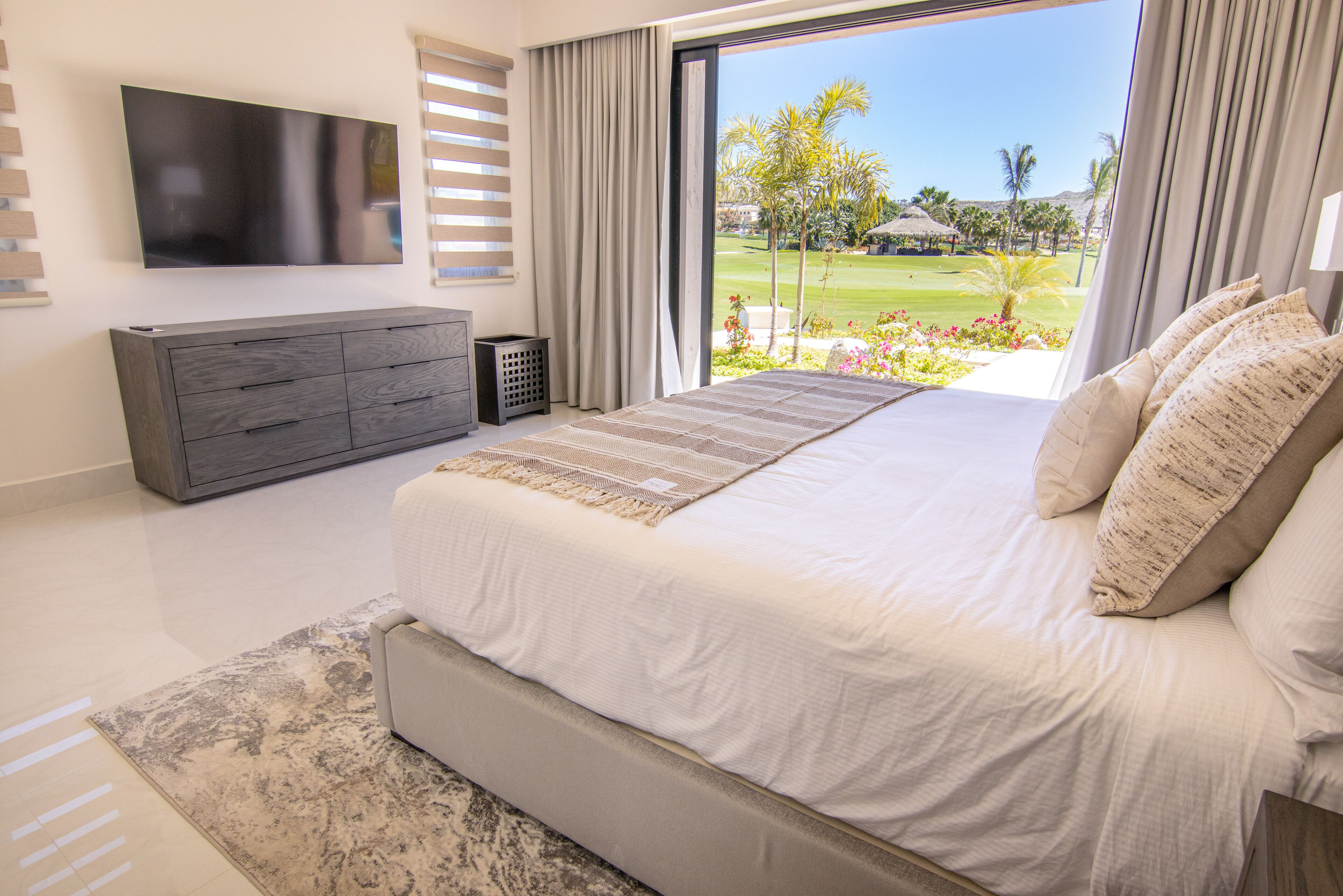 5 bedrooms, iron/ironing board, WiFi, bed sheets