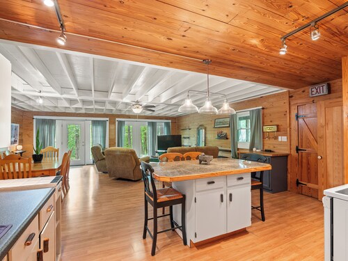 Wonderland Cabin: 3  BR, 2  BA House in Bremen, Sleeps 10