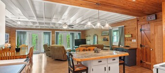 Wonderland Cabin: 3 BR, 2 BA House in Bremen, Sleeps 10