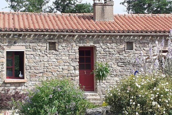 Exterior - 1 Bedroom Private vacation home in Aizenay (Aizenay)