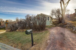 Property grounds - Central Rapid City Home w/ Sunroom & Fireplace! (Rapid City)